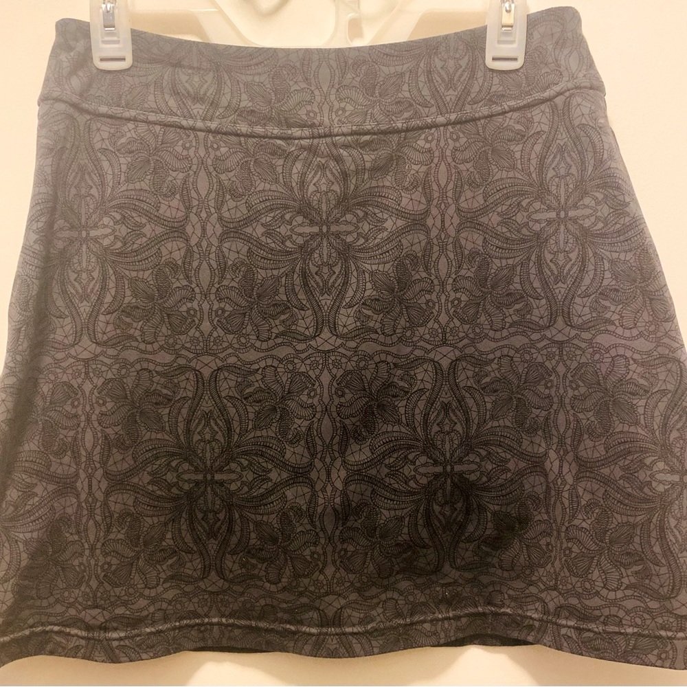 Women’s Athleta Black & Gray Damask Design Skort~Size Medium